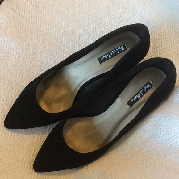 Timeless Black Pump - Picture 4 of 6